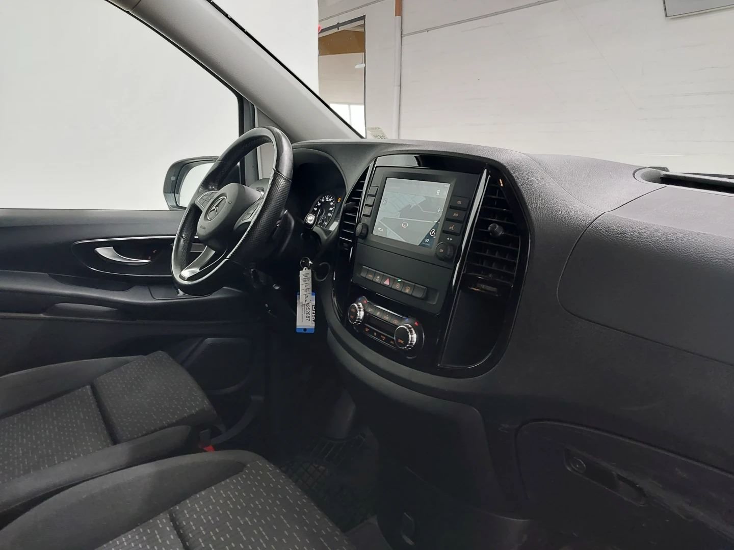 Mercedes-Benz Vito Kasten 119 CDI lang 9G-TRONIC Teilverglast photo