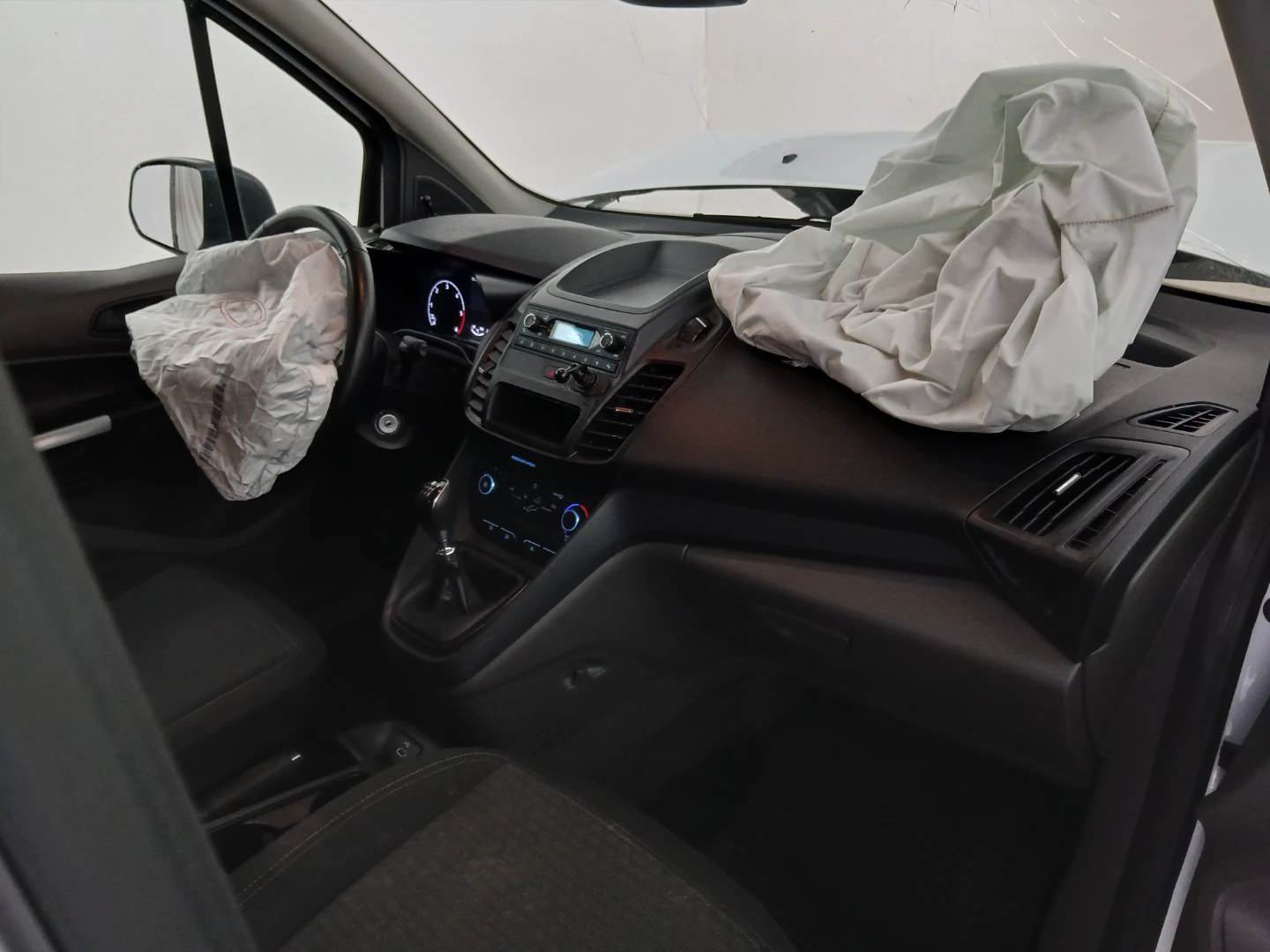 Ford Grand Tourneo Connect 1,5 TDCI EcoBlue photo