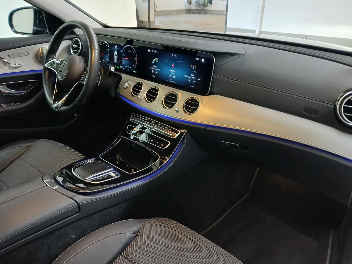 Mercedes-Benz E 220 d 4MATIC 9G-TRONIC Exclusive photo