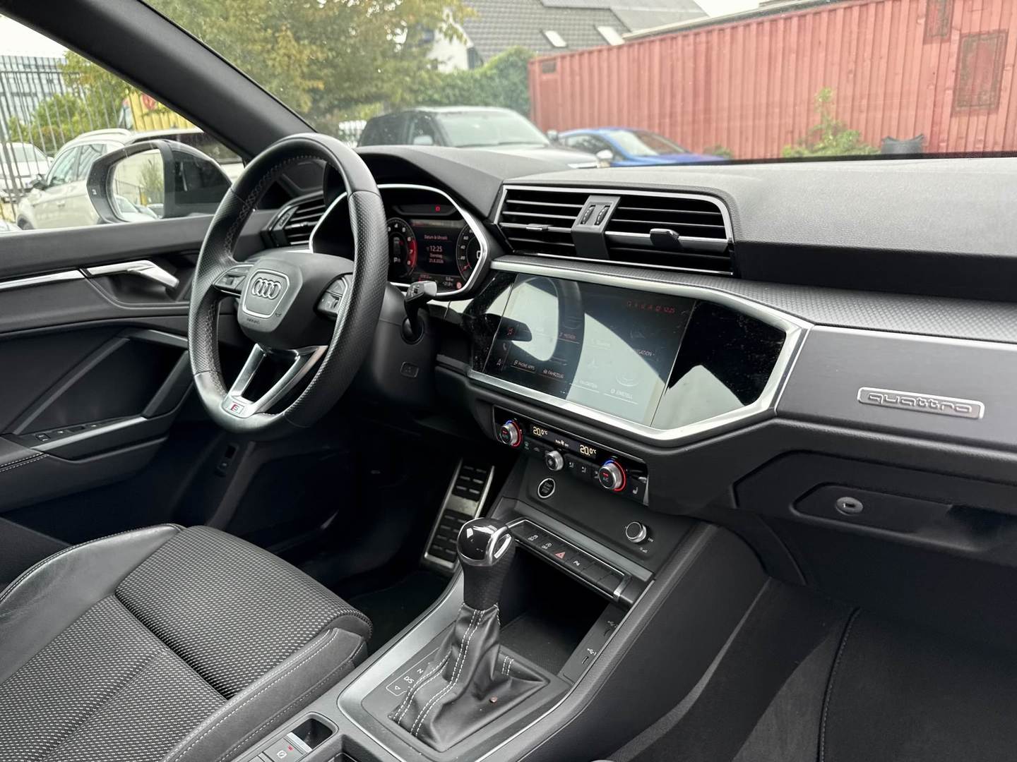 Audi Q3 S line 40 TFSI quattro S-tronic photo
