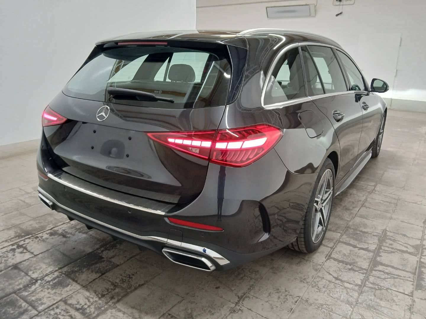 Mercedes-Benz C 200 T 9G-TRONIC AMG Line photo