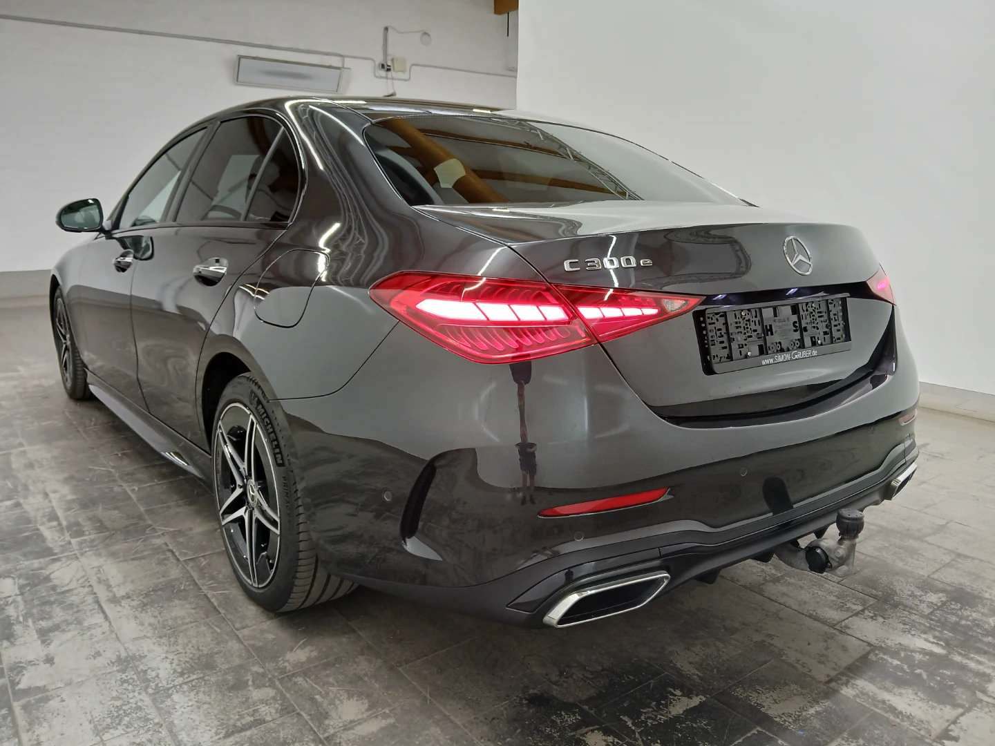 Mercedes-Benz C 300 e 9G-TRONIC AMG Line photo