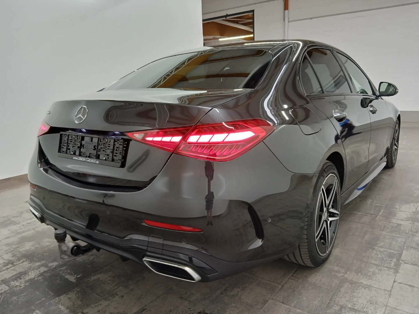 Mercedes-Benz C 300 e 9G-TRONIC AMG Line photo