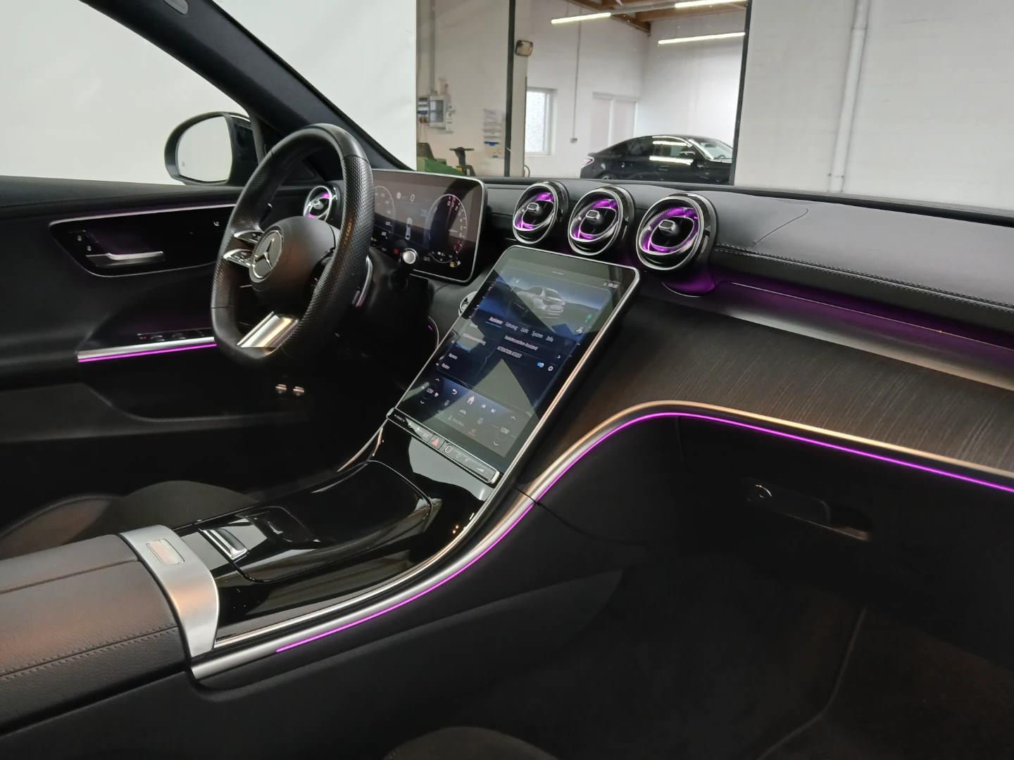 Mercedes-Benz C 300 e 9G-TRONIC AMG Line photo