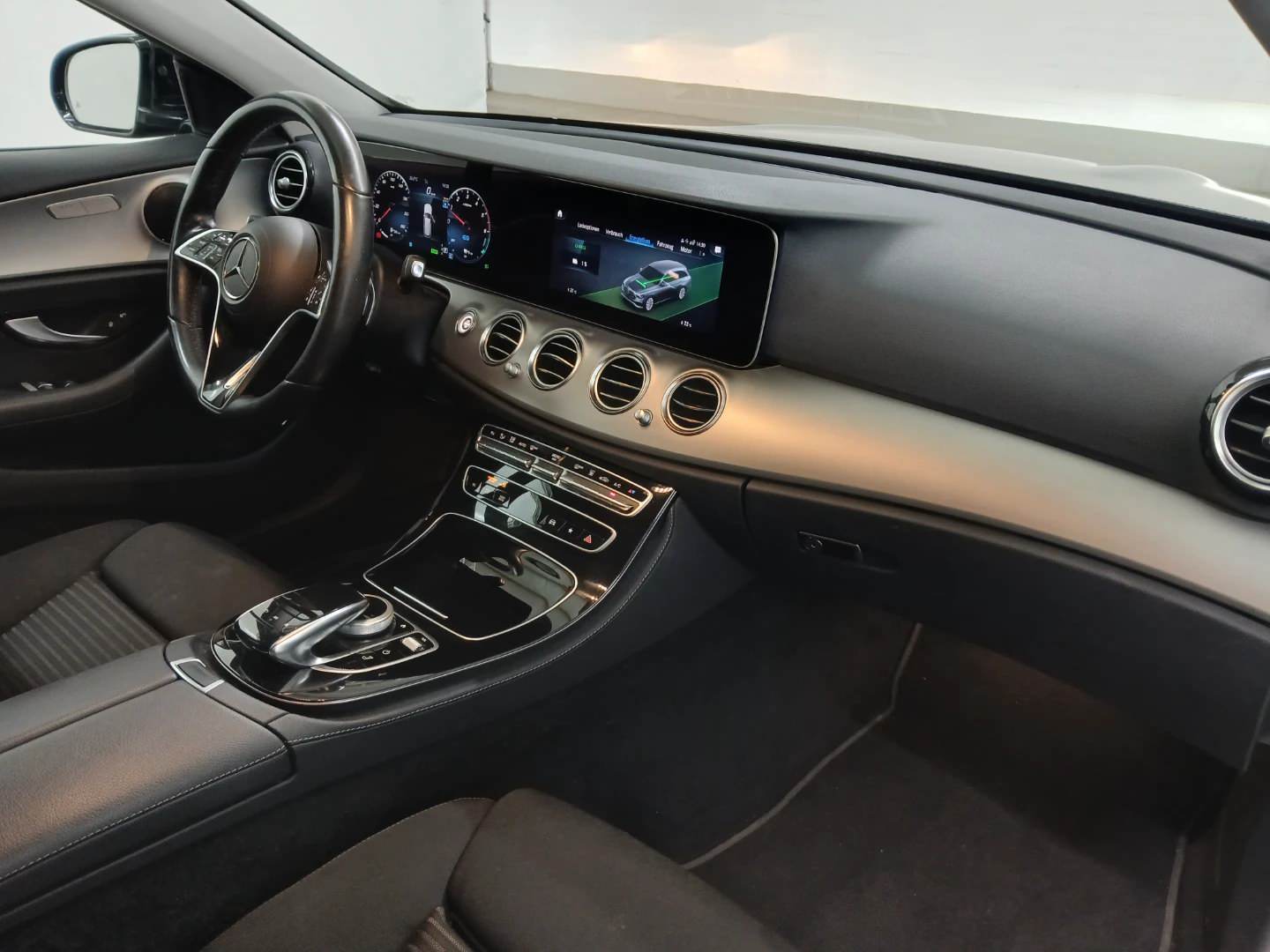 Mercedes-Benz E 300 de T 9G-TRONIC Avantgarde photo