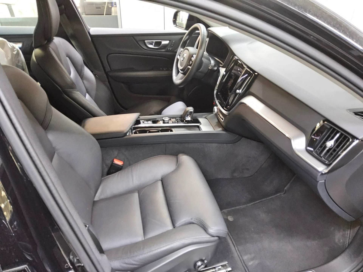 Volvo V60 Cross Country B4 AWD Geartronic Plus photo