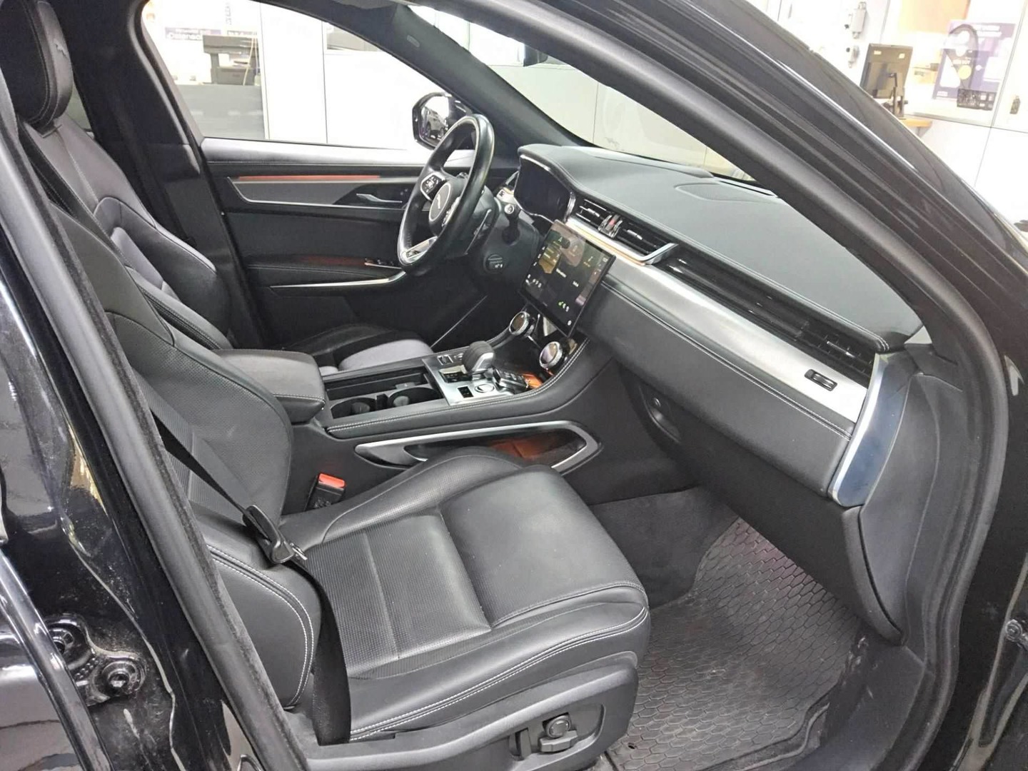 Jaguar F-Pace D200 AWD Automatik SE photo