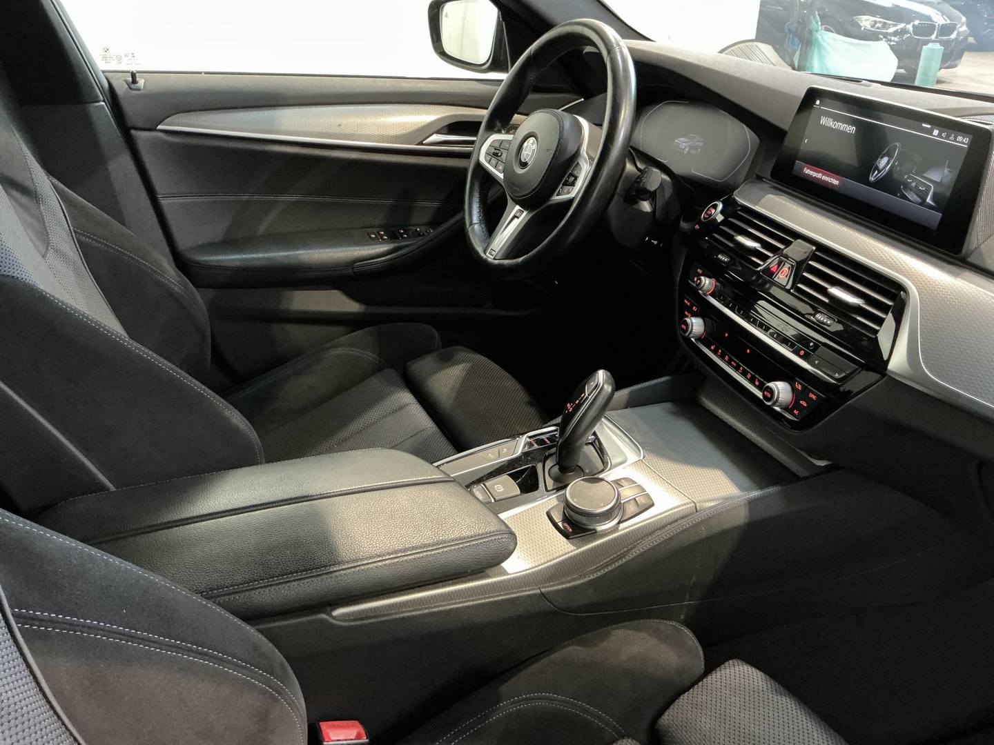 BMW 530d xDrive Touring Steptronic photo