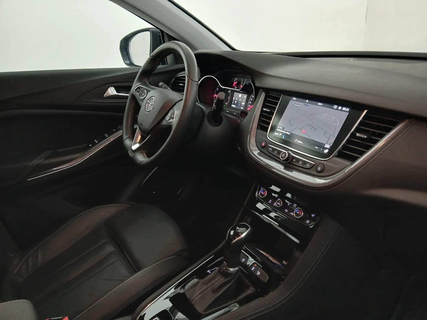 Opel Grandland 1,6 Turbo Automatik Ultimate photo
