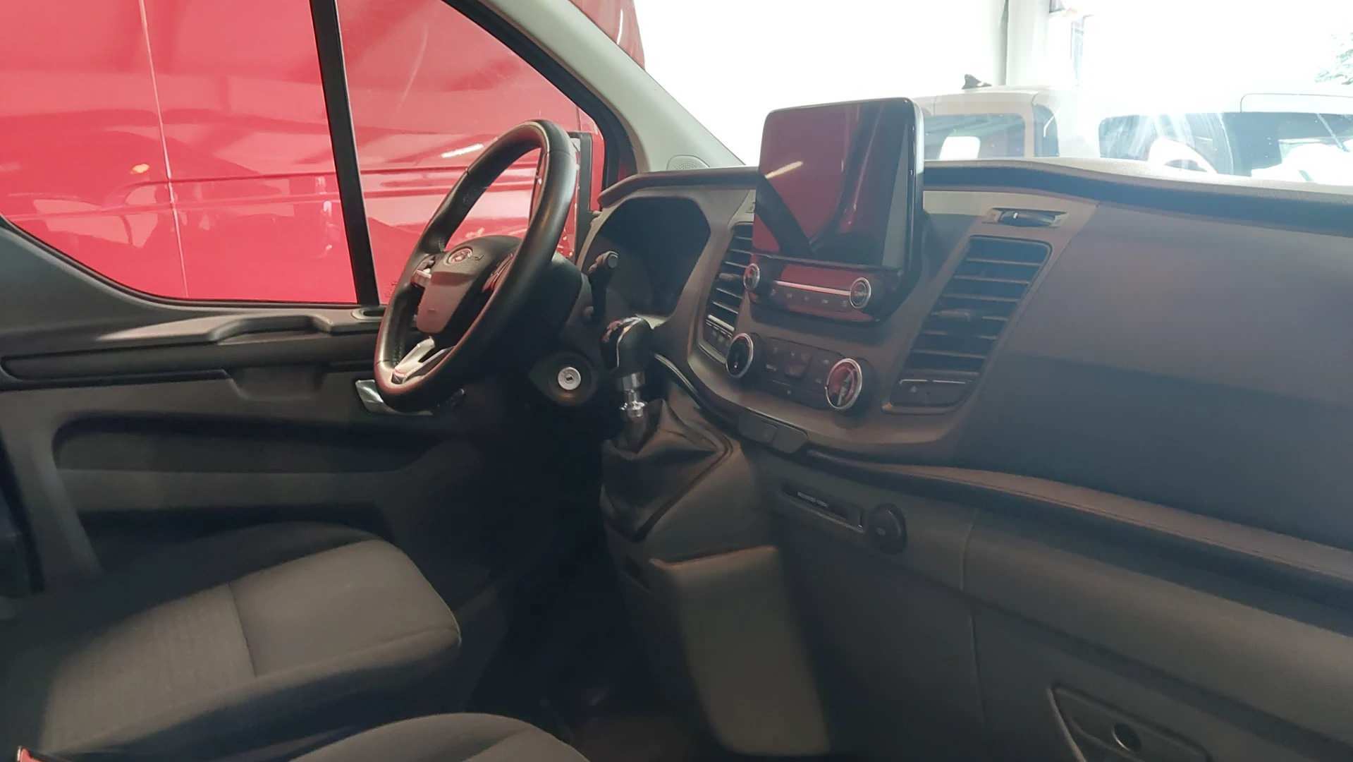 Ford Tourneo Custom Kombi 320 L1 2,0 TDCI Trend photo