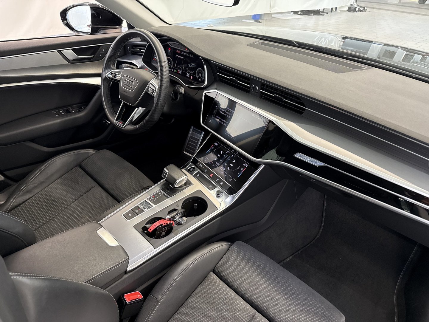Audi A6 Avant 55 TFSIe quattro S-tronic S-line photo