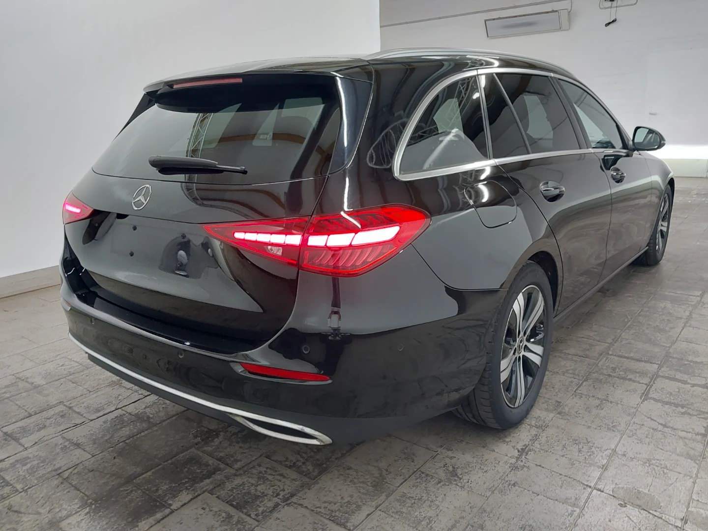 Mercedes-Benz C 220 d T 4MATIC 9G-TRONIC Avantgarde photo