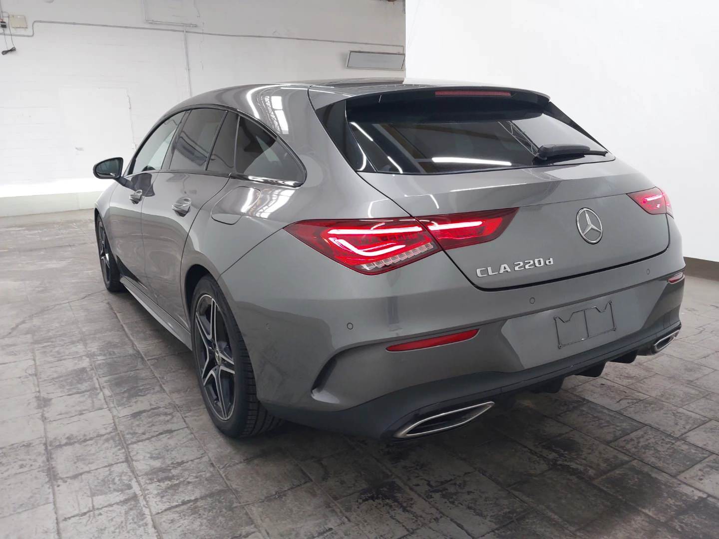 Mercedes-Benz CLA 220 d 8G-DCT Shooting Brake AMG Line photo