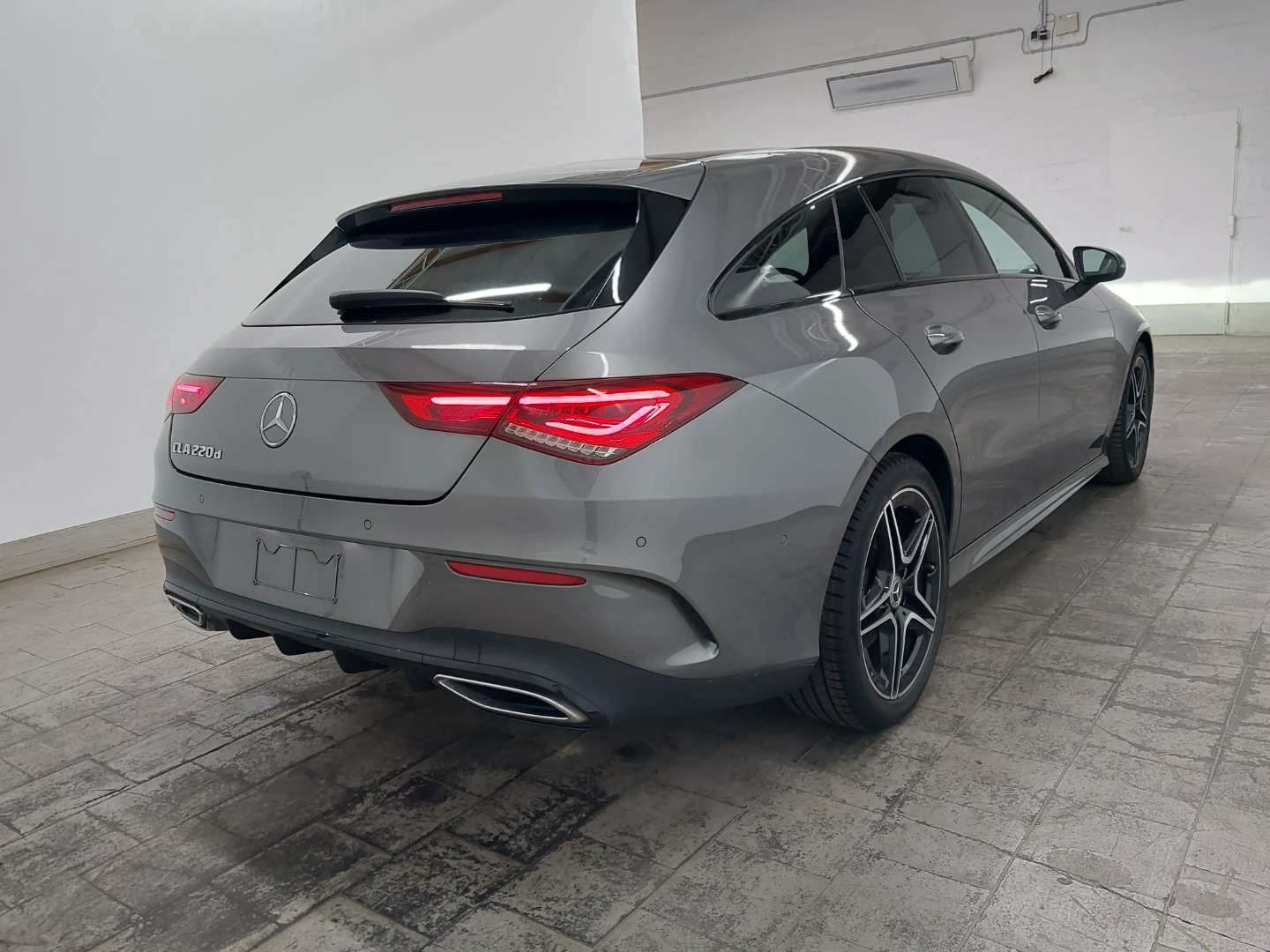 Mercedes-Benz CLA 220 d 8G-DCT Shooting Brake AMG Line photo