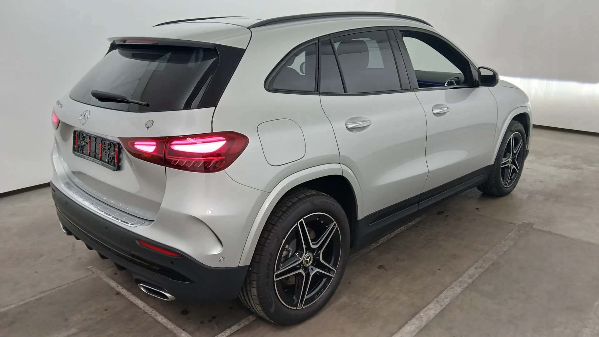 Mercedes-Benz GLA 250e DCT AMG Line photo