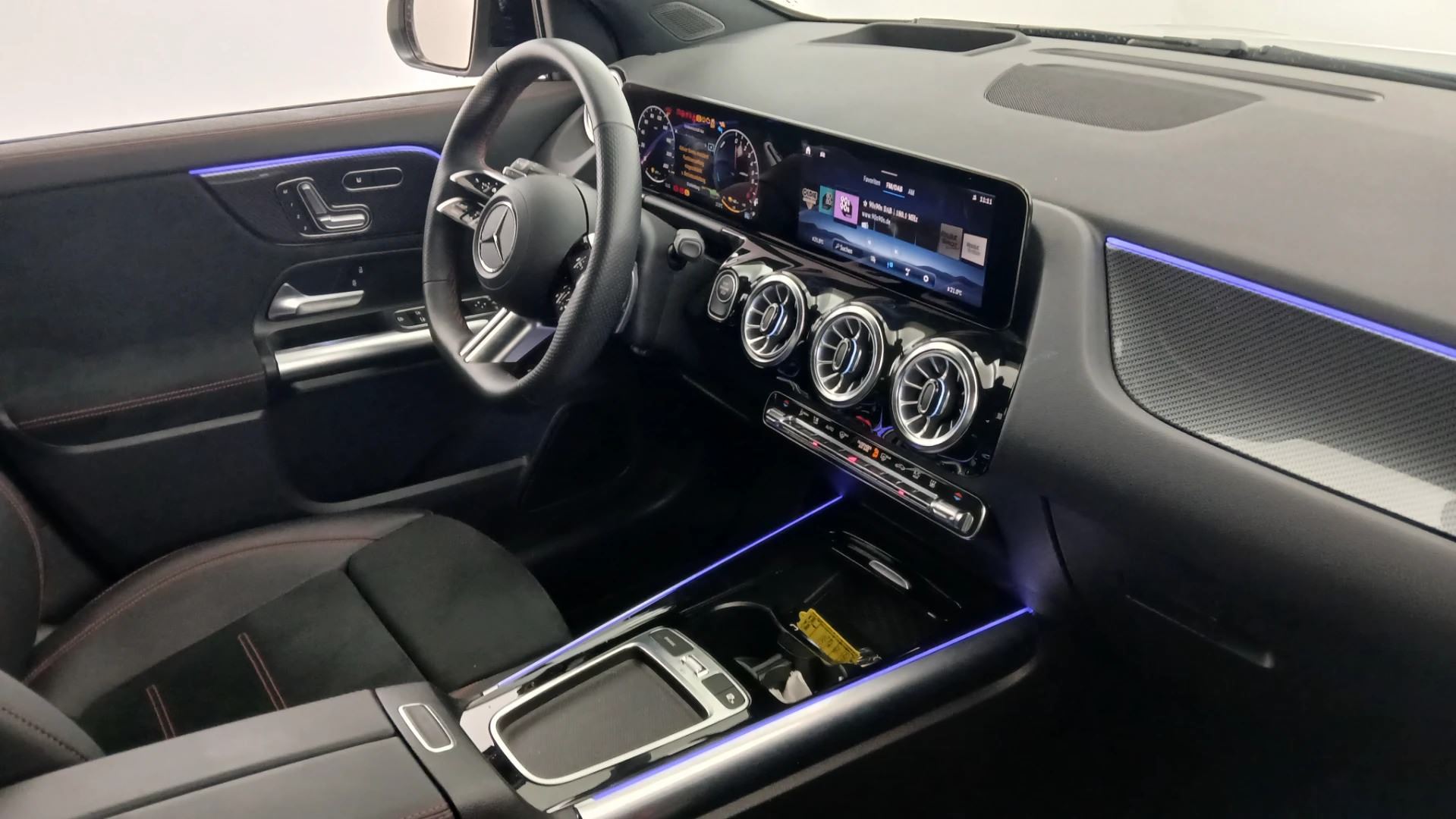 Mercedes-Benz GLA 250e DCT AMG Line photo