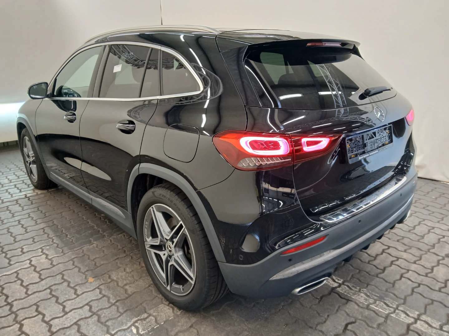Mercedes-Benz GLA 250 4MATIC DCT AMG Line photo