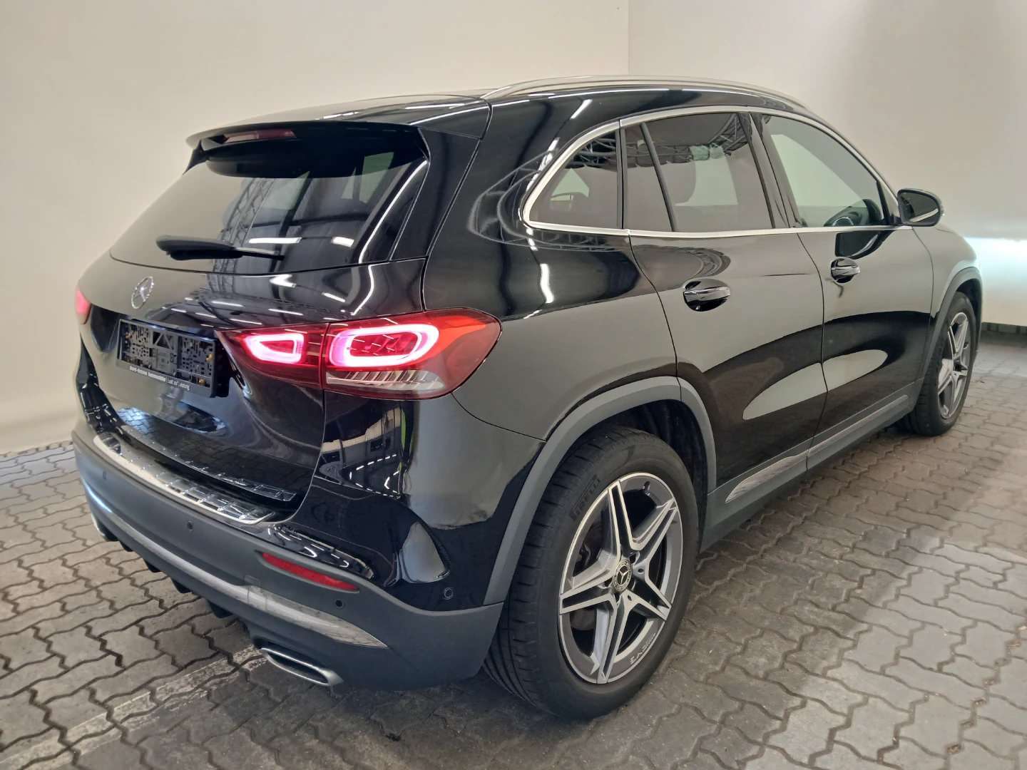 Mercedes-Benz GLA 250 4MATIC DCT AMG Line photo