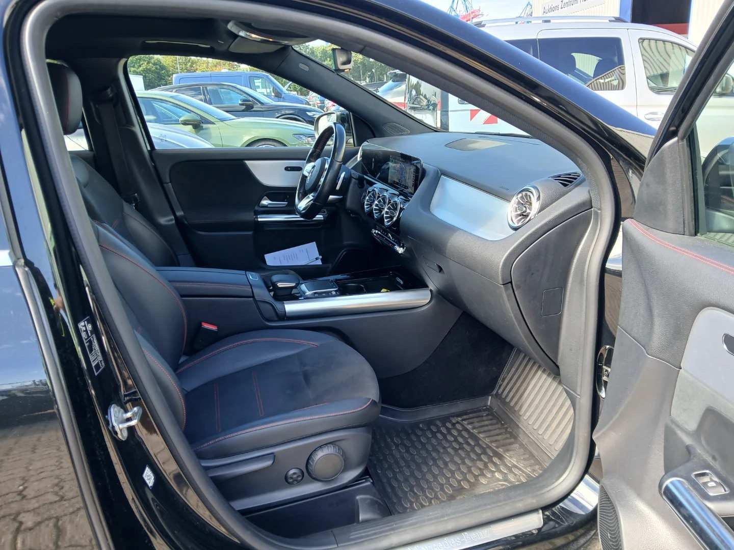 Mercedes-Benz GLA 250 4MATIC DCT AMG Line photo