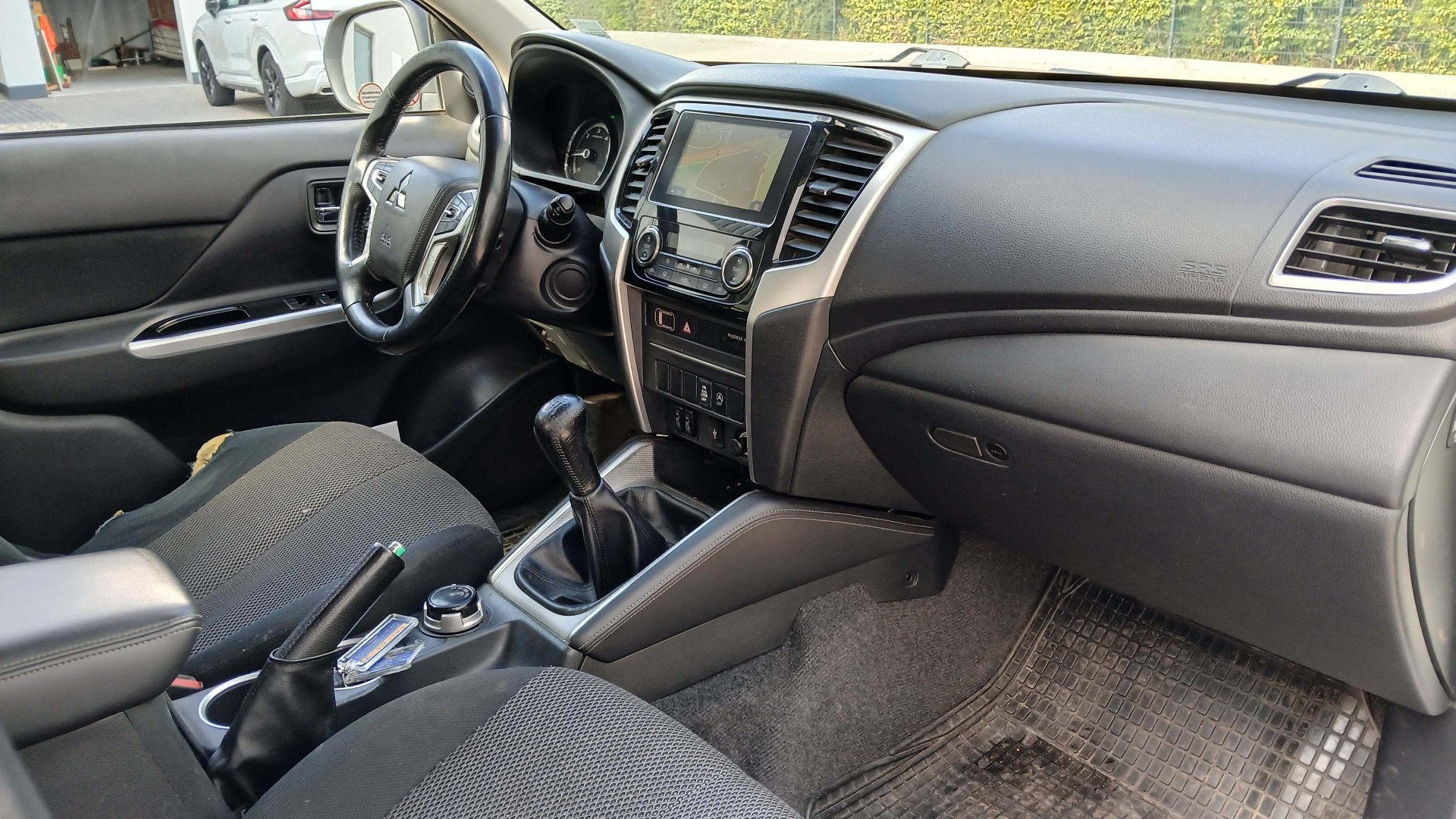 Mitsubishi L200 DoKa 2,0 DI-D 4WD Select photo