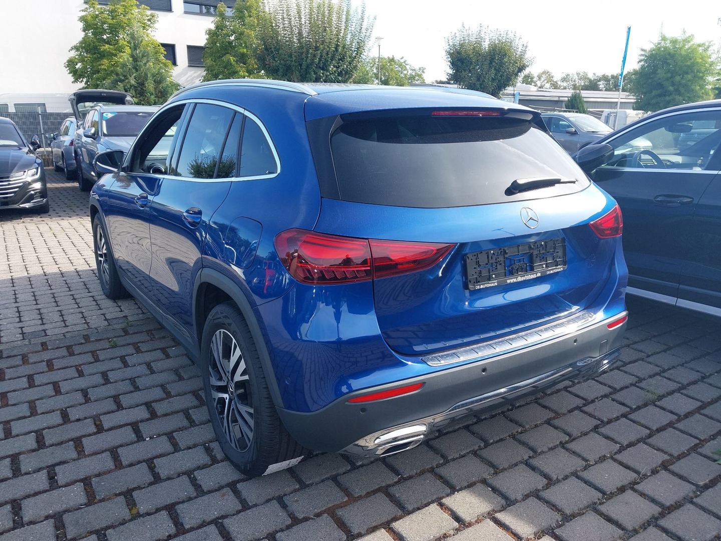 Mercedes-Benz GLA 180 DCT photo