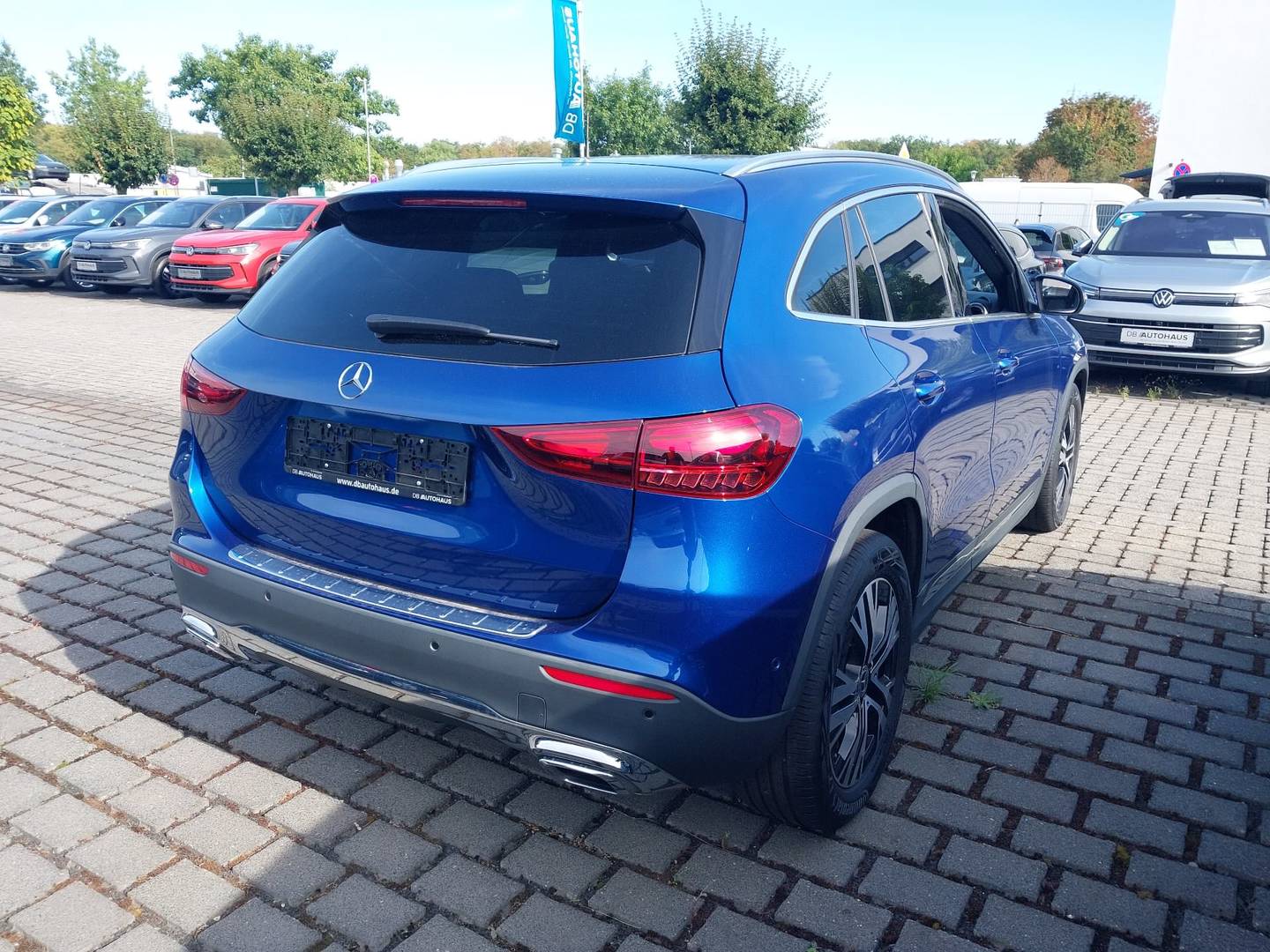 Mercedes-Benz GLA 180 DCT photo