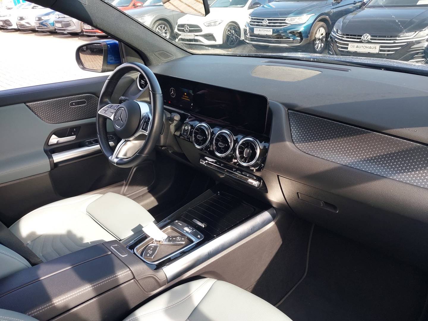 Mercedes-Benz GLA 180 DCT photo