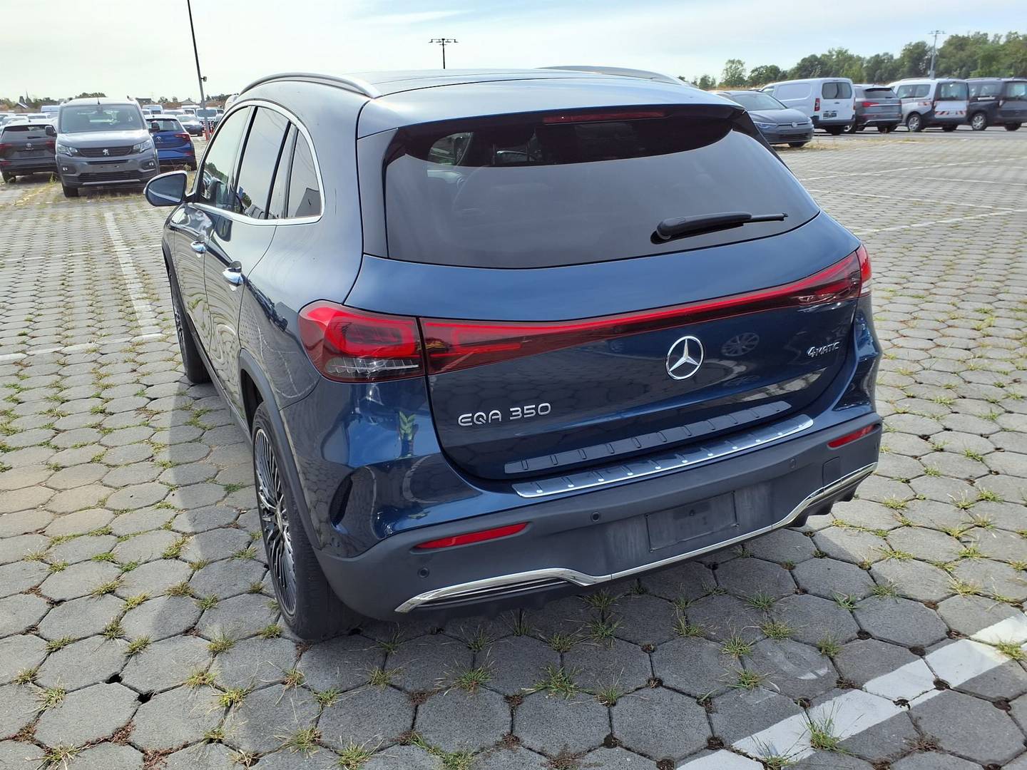Mercedes-Benz EQA 350 67 kWh 4MATIC photo