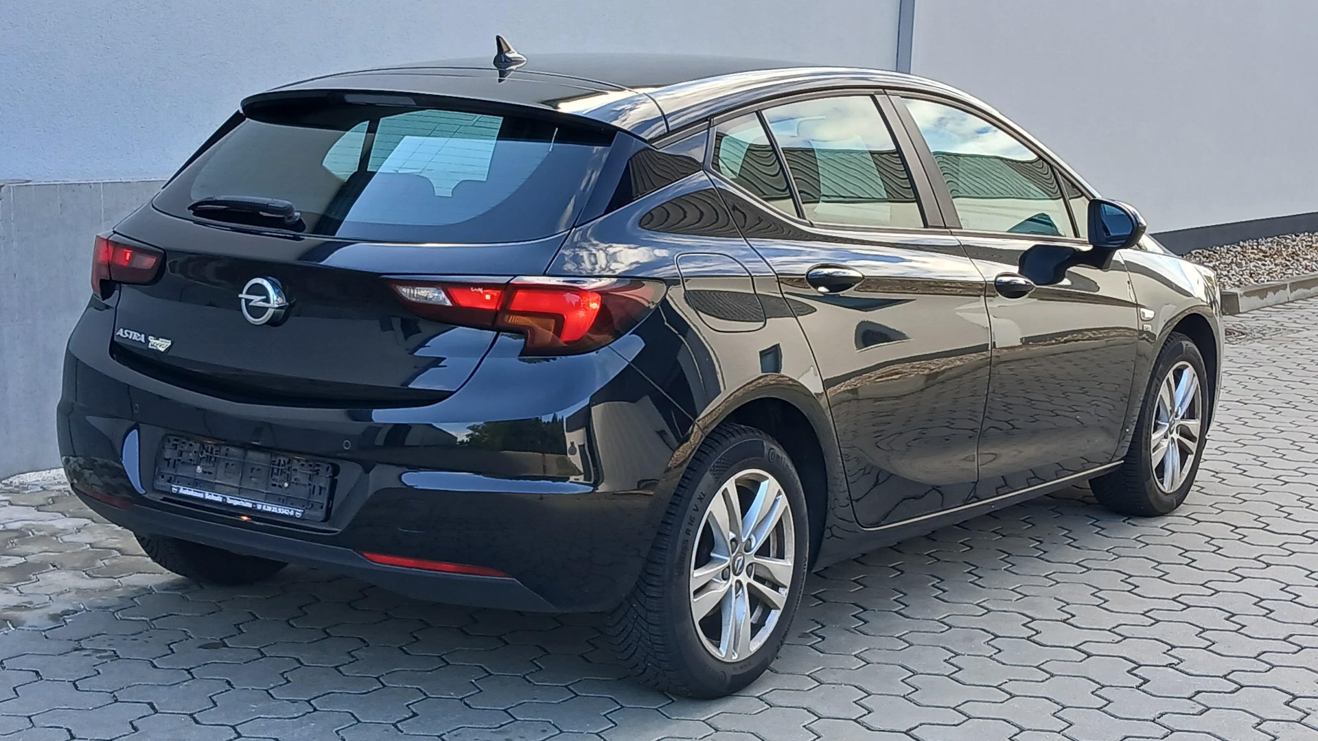 Opel Astra 1,4 SIDI Turbo 120 Jahre photo