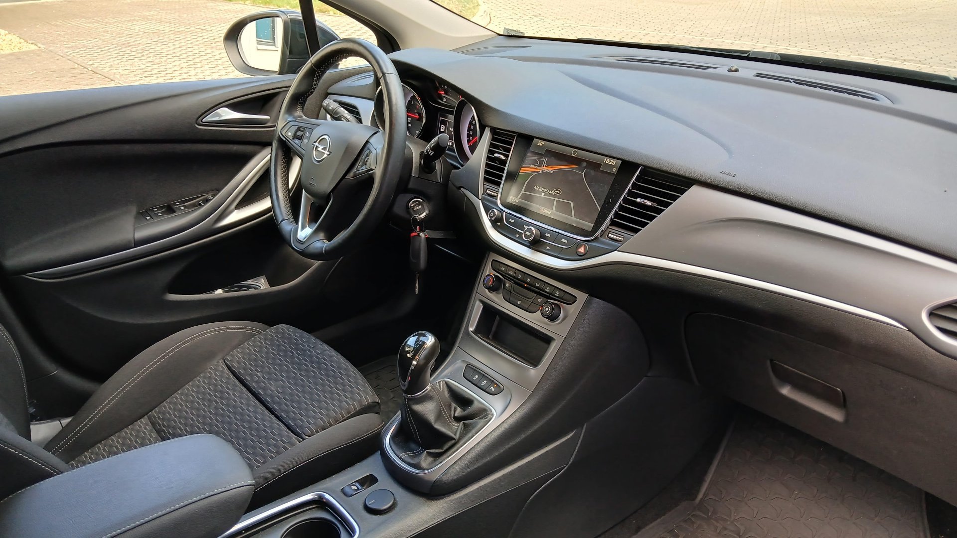 Opel Astra 1,4 SIDI Turbo 120 Jahre photo