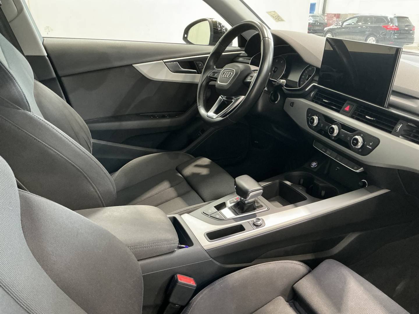 Audi A4 Avant 2,0 TDI S-tronic photo