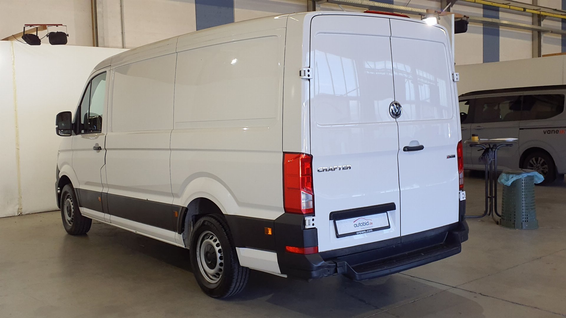 VW Crafter 35 Kasten MR 2,0 TDI 4Motion photo