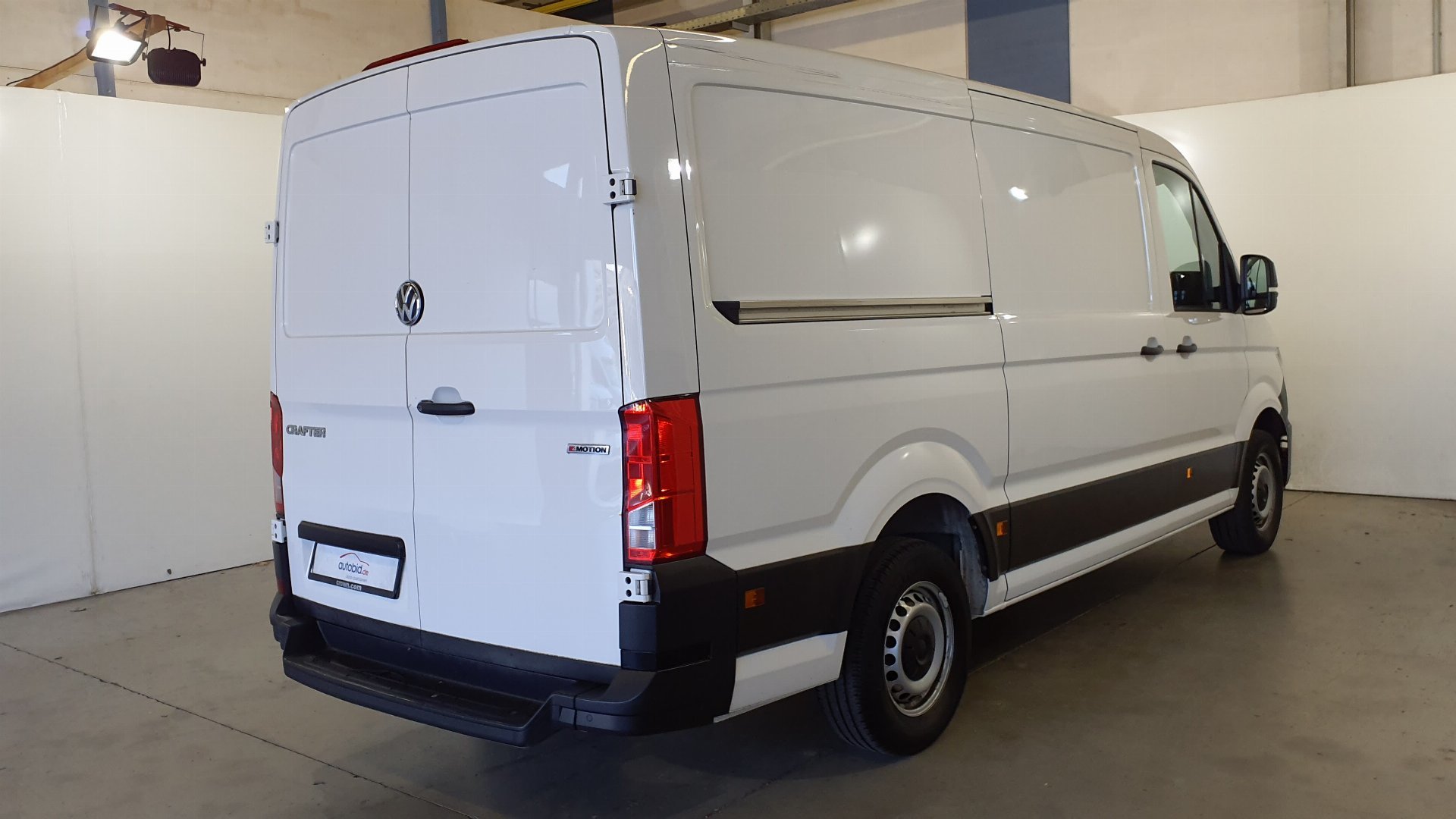 VW Crafter 35 Kasten MR 2,0 TDI 4Motion photo