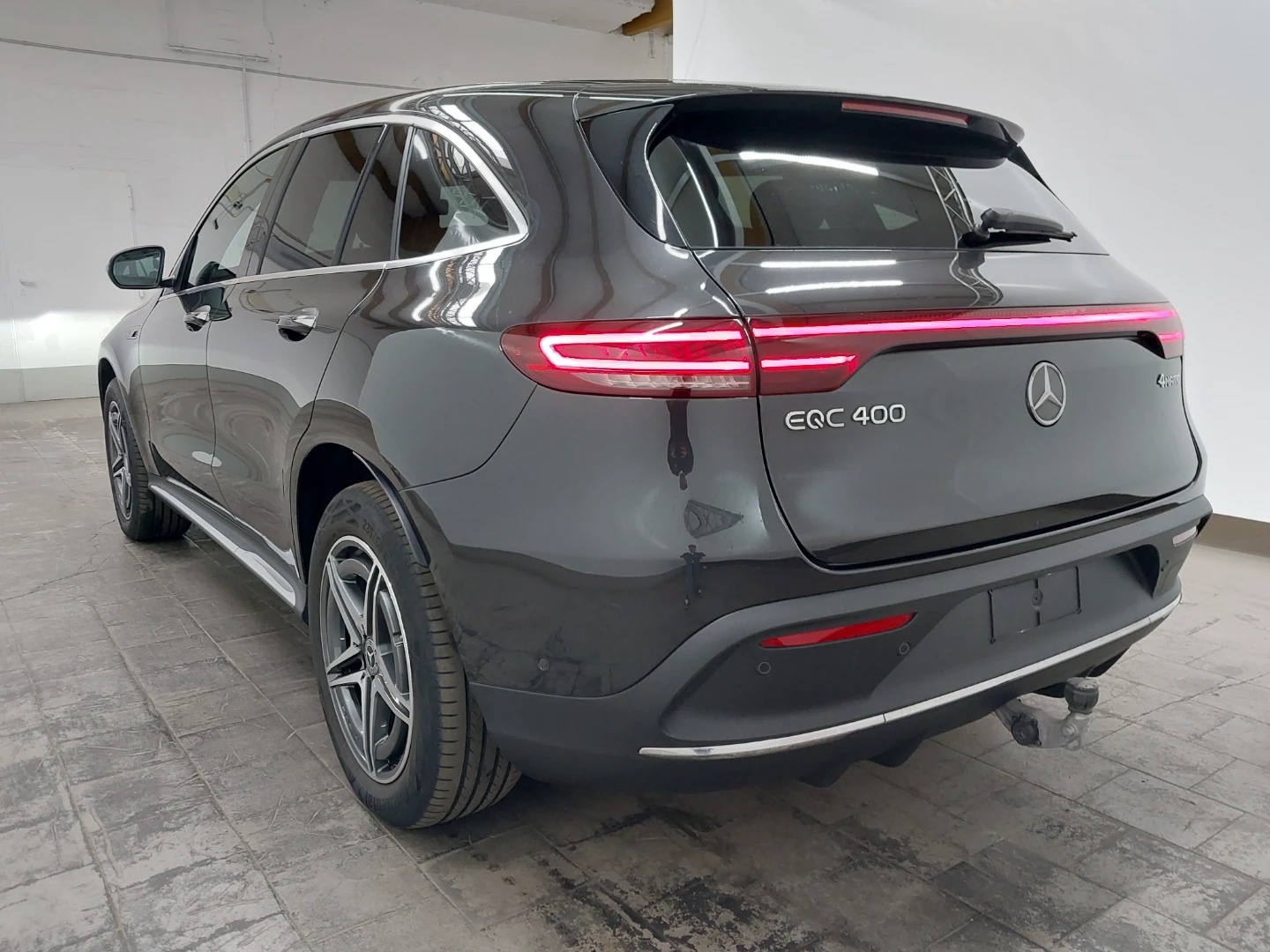 Mercedes-Benz EQC 400 4MATIC AMG Line photo