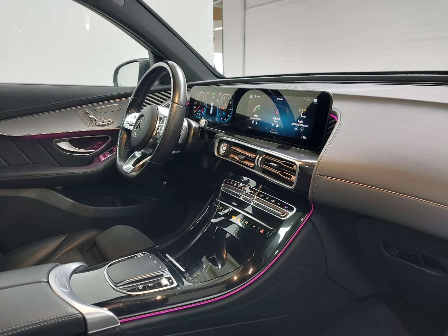 Mercedes-Benz EQC 400 4MATIC AMG Line photo