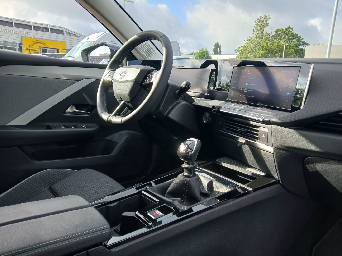 Opel Astra Sports Tourer 1,2 Edition photo