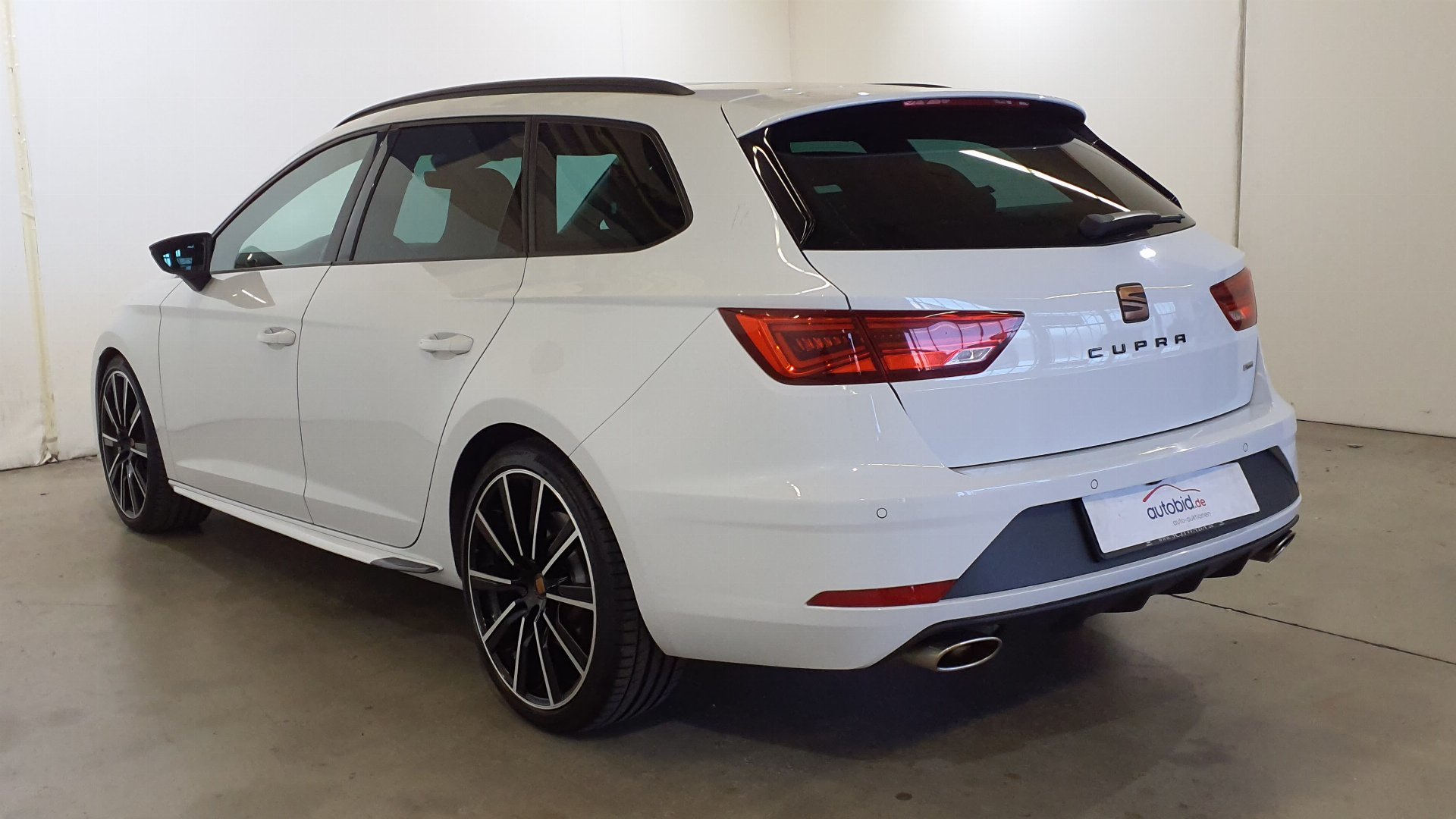 Seat Leon ST 2,0 TSI 4Drive DSG Cupra photo