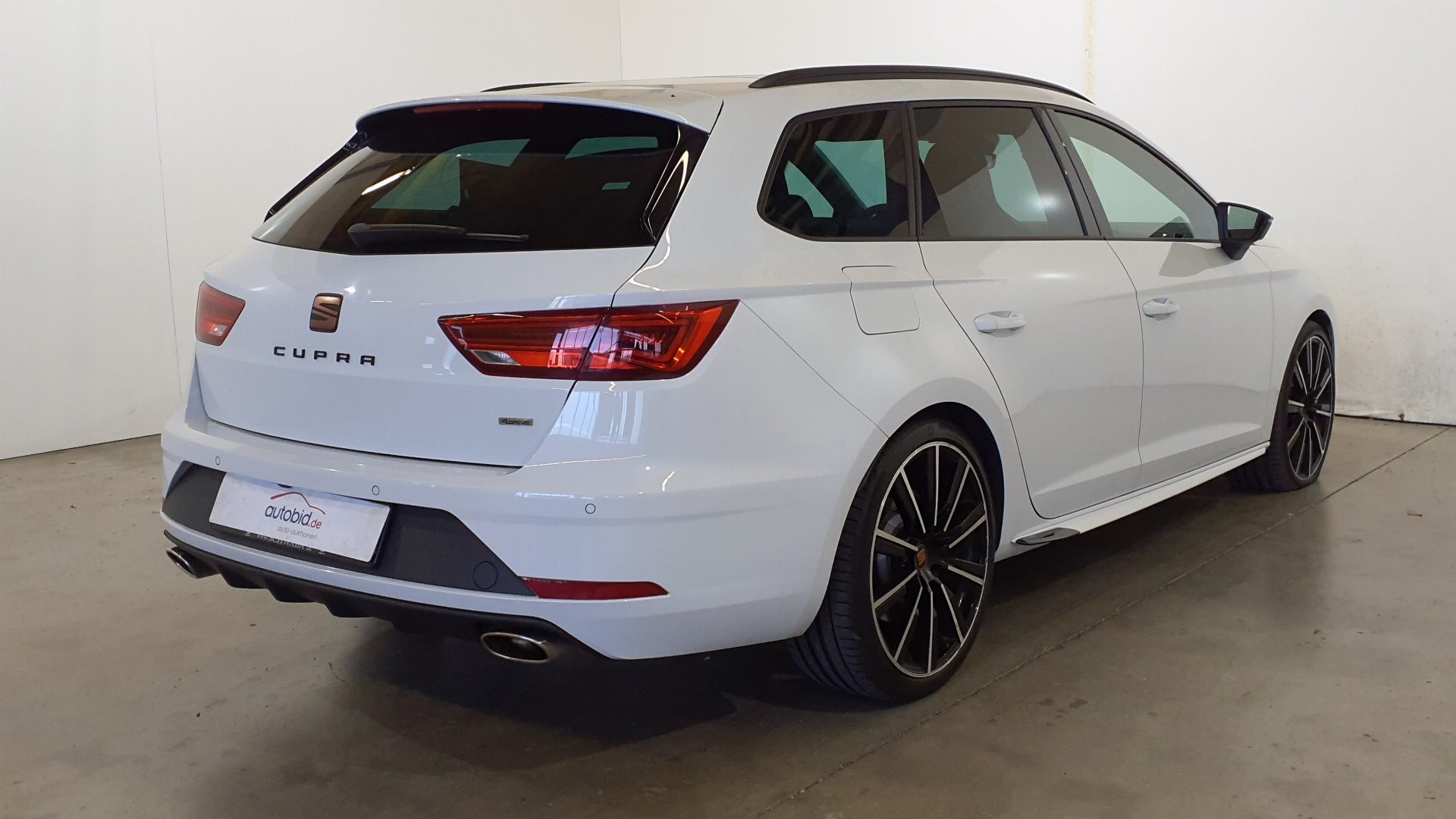 Seat Leon ST 2,0 TSI 4Drive DSG Cupra photo