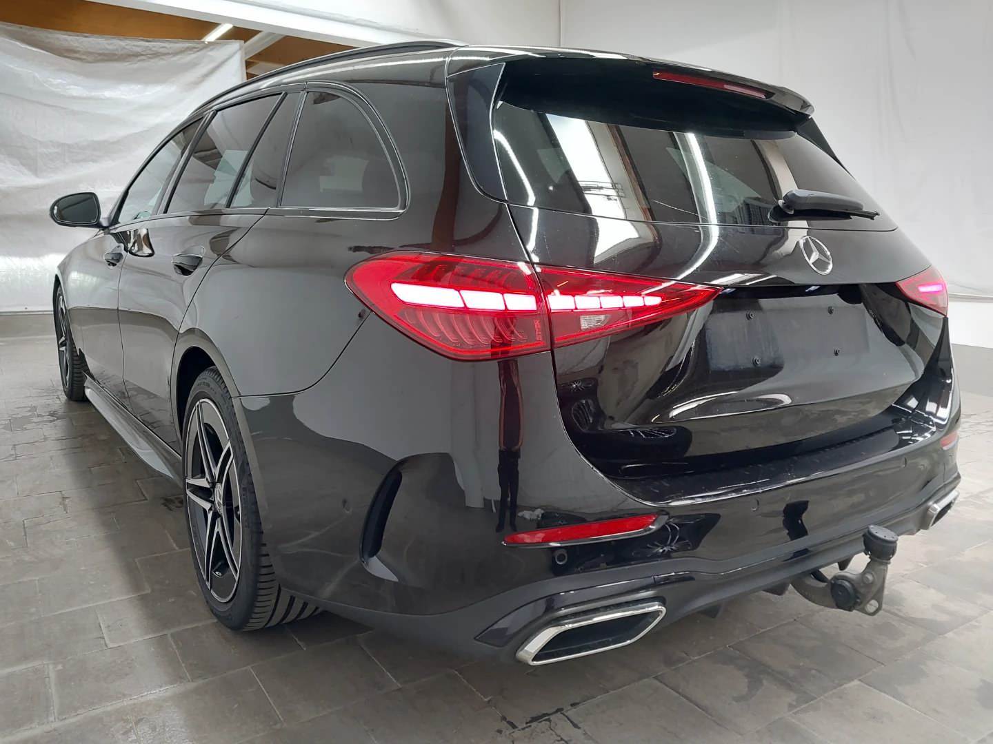 Mercedes-Benz C 300 d T 9G-TRONIC AMG Line photo