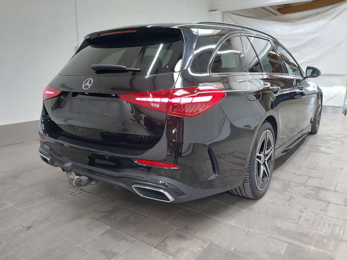 Mercedes-Benz C 300 d T 9G-TRONIC AMG Line photo