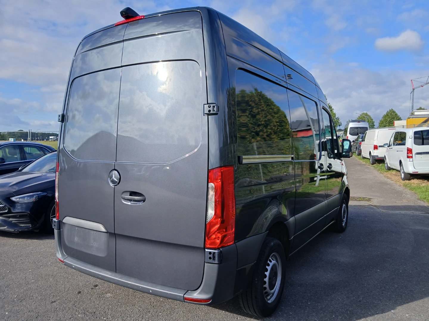 Mercedes-Benz Sprinter 215 CDI 9G-TRONIC photo