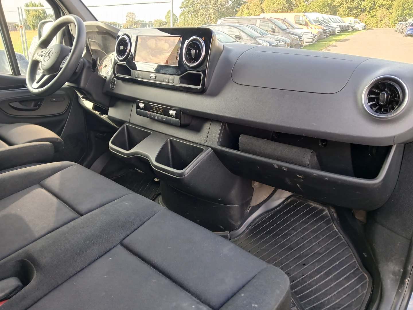 Mercedes-Benz Sprinter 215 CDI 9G-TRONIC photo