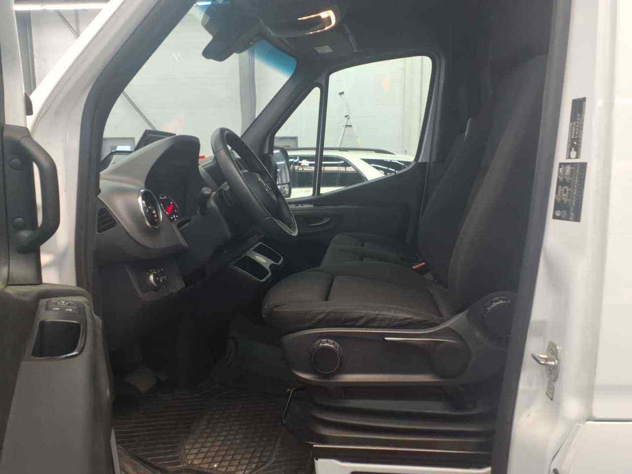 Mercedes-Benz Sprinter Hochraum-Kasten 317 CDI RWD Automatik Pro photo