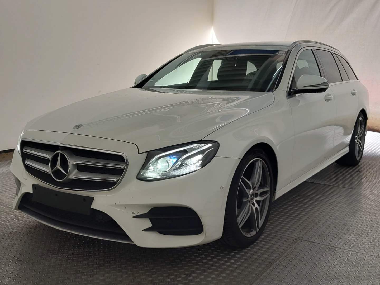 Mercedes-Benz E 220 d T 9G-TRONIC AMG Line