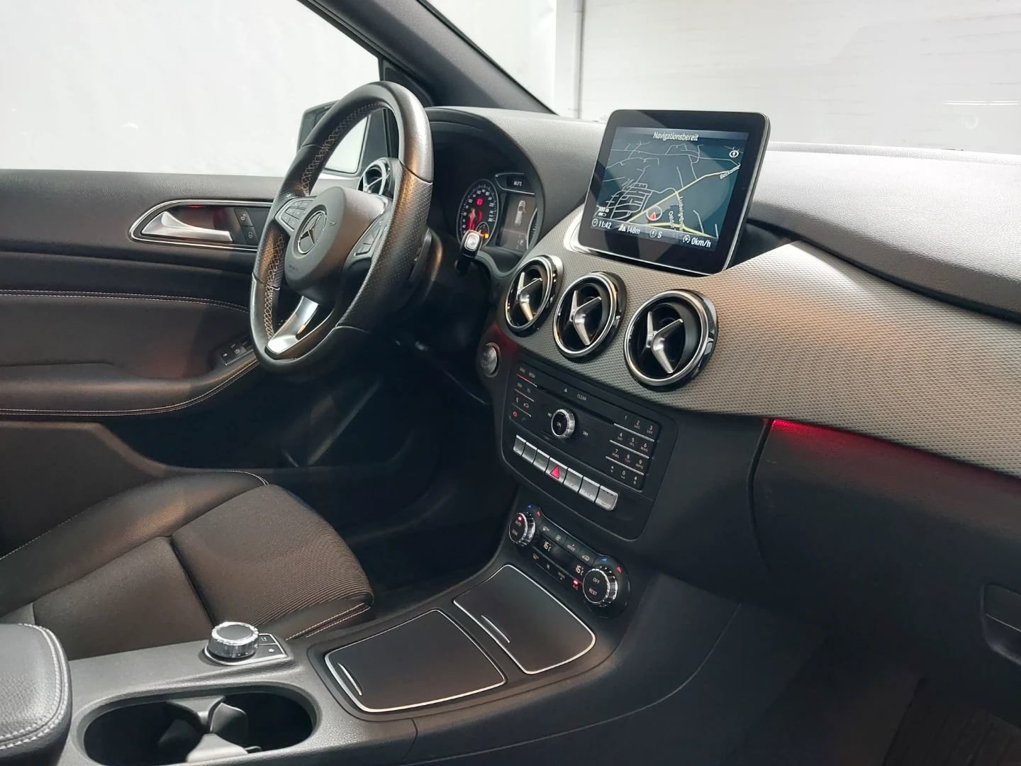 Mercedes-Benz B 220 d 7G-DCT Urban Edition photo