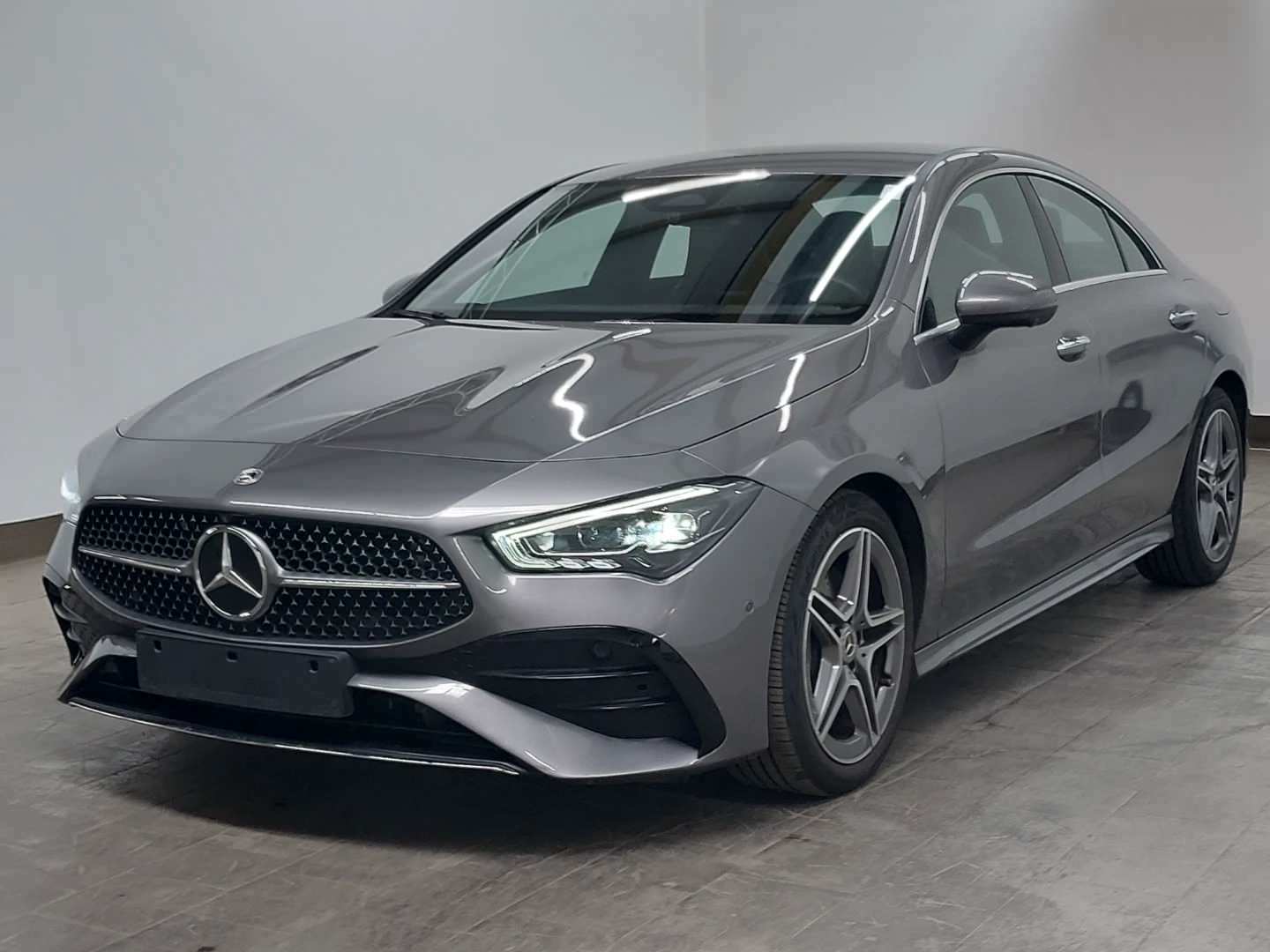 Mercedes-Benz CLA 200 7G-DCT AMG Line
