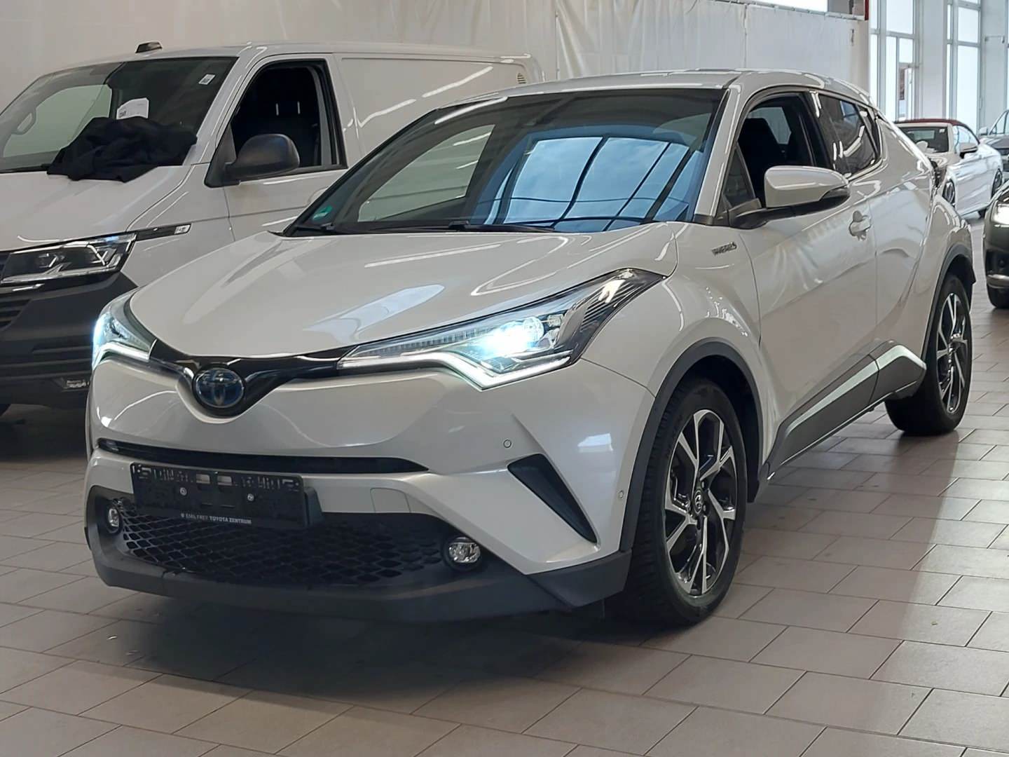 Toyota C-HR 1,8 e-CVT Club