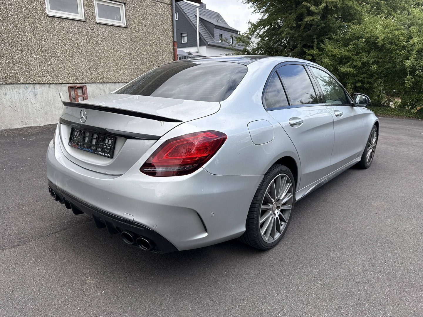 Mercedes-Benz C 400 4Matic 9G-TRONIC AMG Line photo
