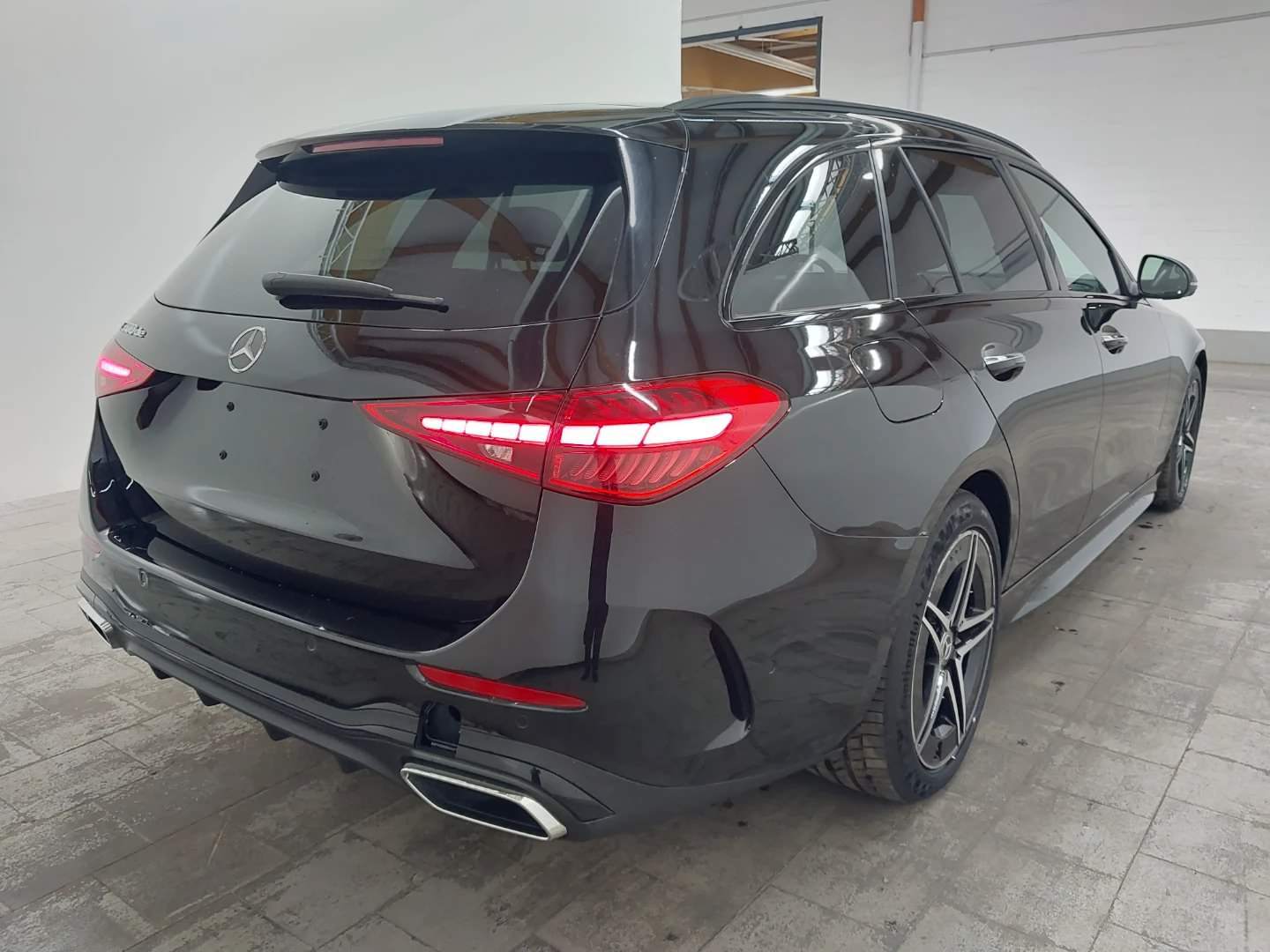 Mercedes-Benz C 300 de T 9G-Tronic AMG Line photo