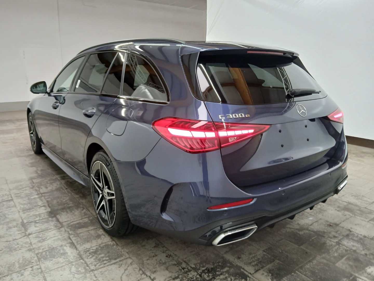 Mercedes-Benz C 300 e T 9G-TRONIC AMG Line photo